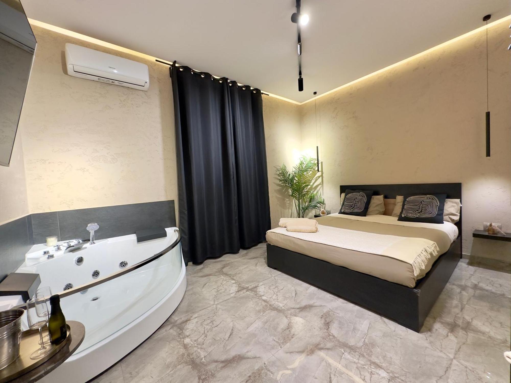 Falco Boutique With Jacuzzi Apartment Naples